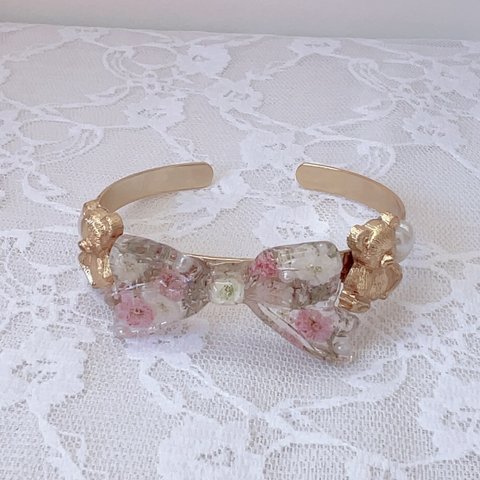 【受注生産】girly flower  ribbon bangle ❤︎ teddy bear くま　テディベア　お花　バングル　お花アクセサリー　本物のお花　かすみ草　リボン　りぼん　腕輪　レジン