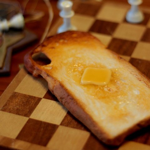 〈iPhoneXRスマホケース〉妖精のバタートースト