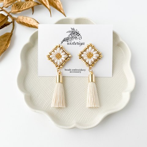 Gerbera tassel earring < gold >