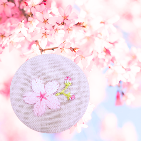 桜の刺繍くるみボタン  (選べるブロ―チorヘアゴム)