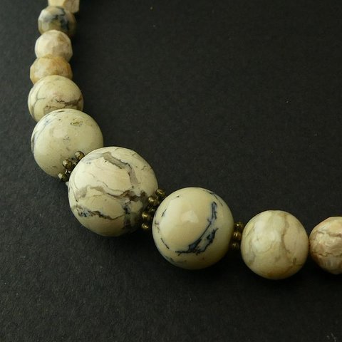 天然石　ユニセックス羽織紐「まるで象牙細工」　アフリカンオパール　アイボリー　象牙色　アンティーク調　骨董調　象牙みたい　渋い　天然石　一点もの　