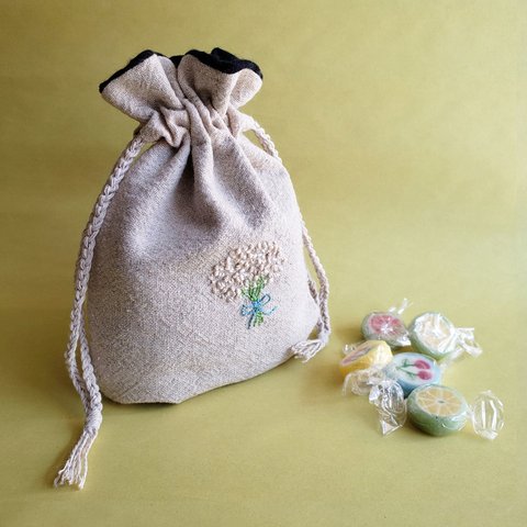 かすみそう刺繍の巾着