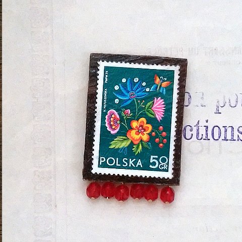 ＊ポーランドの花刺繍２＊切手ブローチorチャーム