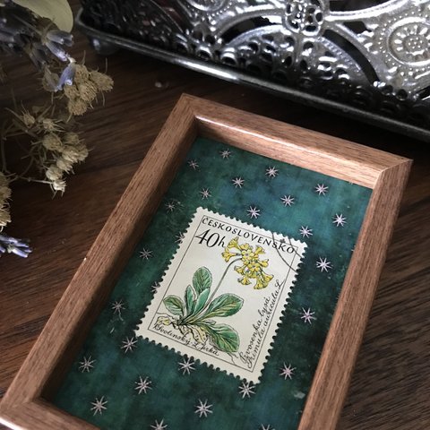 東欧切手の小さな額　マグネットフレーム　山の黄色い花　チェコスロバキア