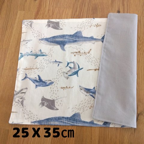 😺25Ｘ35🦈サメがいっぱいランチョンマット