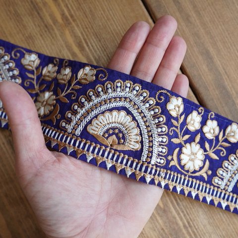 インド刺繍リボン　【1mカット済み】シルク　刺繍リボン   【オリエンタルブルー】