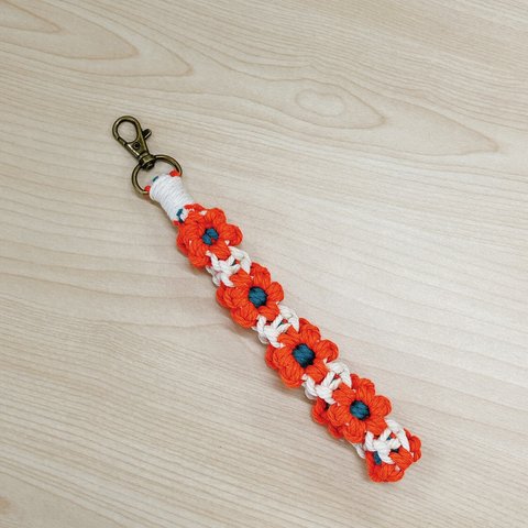 マクラメキーホルダー　お花のキーホルダー　マクラメ　ハンドメイド