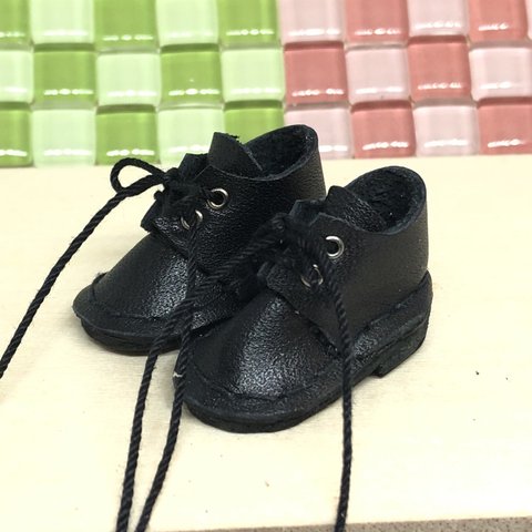 革細工　ミニチュア革靴　miniature boots.