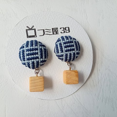 刺繍とウッドパーツのイヤリング