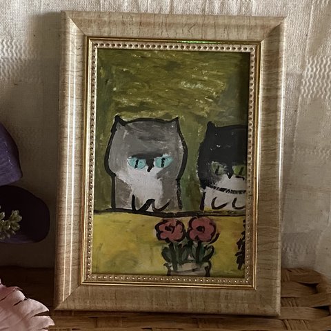 絵画。原画手描き【2匹のかわいい猫はピンクの花を見るのが好きです】