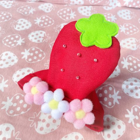 いちごの被り物🍓わんちゃん・ねこちゃんにも＊