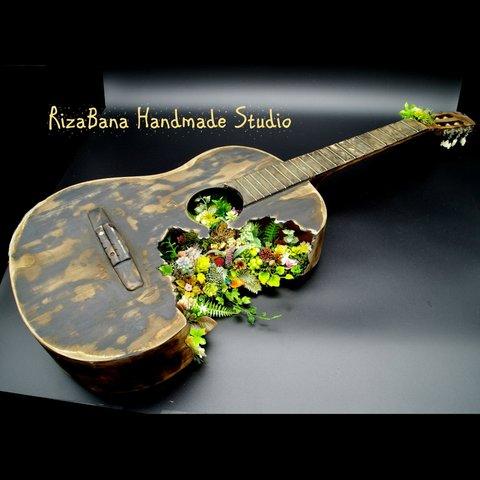 ギターと造花のオブジェ「ハンドメイドの１点もの」ナチュラルでワイルドな作品