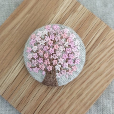 刺繍ブローチ☆桜の木