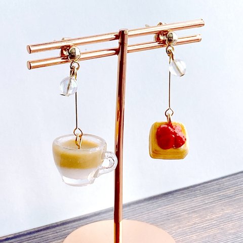 カフェオレとイチゴデニッシュのピアス ミニチュアスイーツ ミニチュアピアス