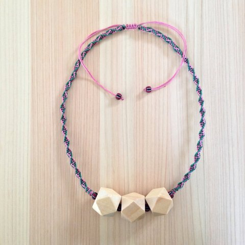 中国結 八角木珠のネックレス（ピンク×グリーン）