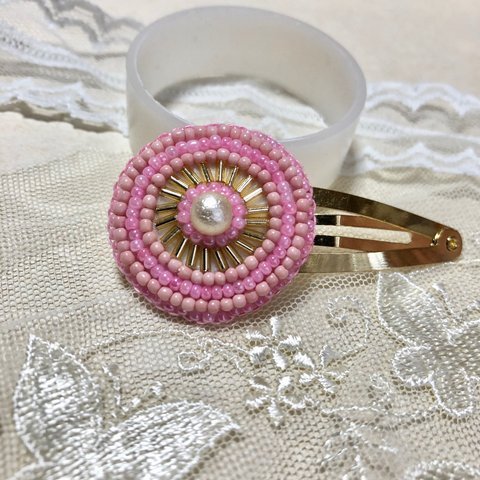 ビーズ刺繍のヘアピン