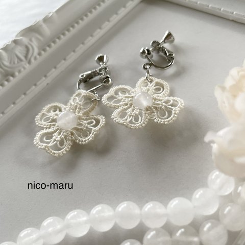  レースの耳飾り 《四つ葉のクローバー》❇︎ natural white ❇︎ タティングレース&ホワイトジェイド◇ イヤリング or ピアス