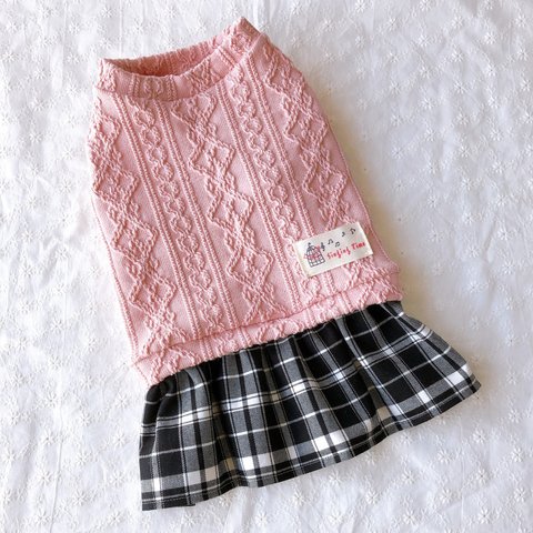 犬服アラン風ニットワンピース　ピンクベージュ×黒チェック