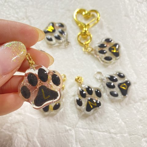 肉球🐾イニシャルチャーム（ペットネームタグにも♡）