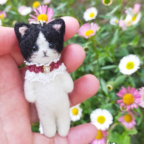 羊毛にゃんこのマスコット(白黒はちわれ猫)　羊毛フェルト