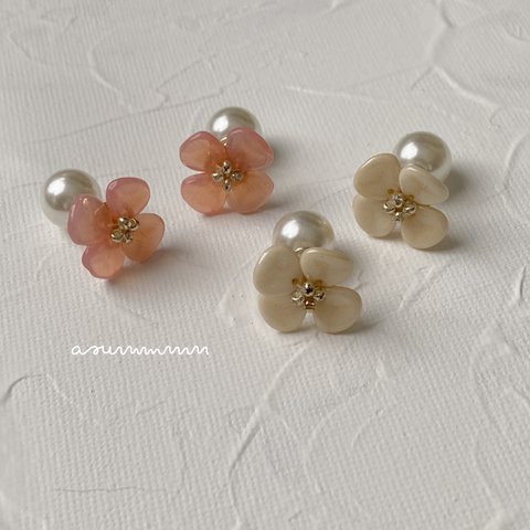 ●お花とパール　パールキャッチ　ゴールドピアス