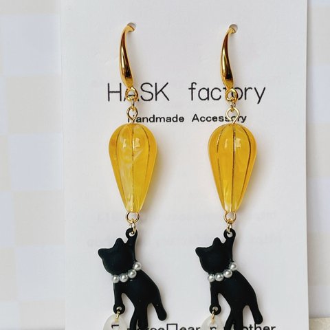 空飛ぶねこちゃんピアス　Flying cat's earrings 飛貓的耳環