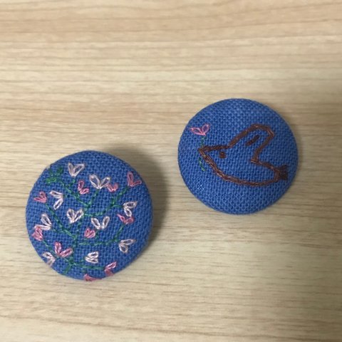 手刺繍ブローチ