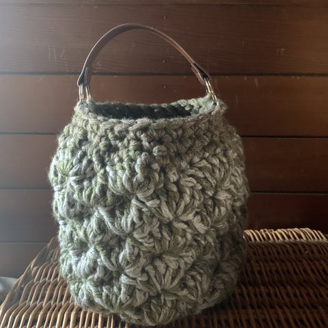 模様編みのカゴバッグ