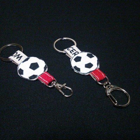 2点セット(赤) サッカーボール.キーリング.キーホルダー ※ハンギング.カラビナ.小物ホルダー.鍵ホルダー.ネックストラップの先端.(リング30mm) 