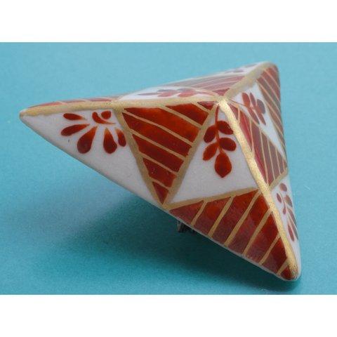  京焼・清水焼　陶器ブローチ　赤三角