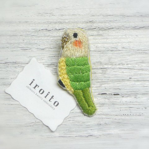 インコ(グリーン)の刺繍ブローチ