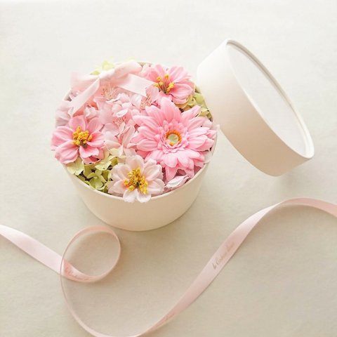 【再販】ピンクのガーベラと桜の ボックスフラワーアレンジ  ★ラッピング無料★
