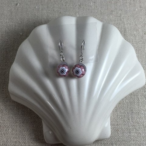 小粒ピアス