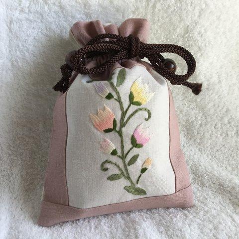 花刺繍の巾着・サーモンピンク