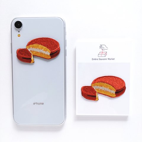 クリームたっぷり チョコパイ  2WAYS！刺繍のアイロンワッペン＆ステッカー スマホケース、お洋服にも！