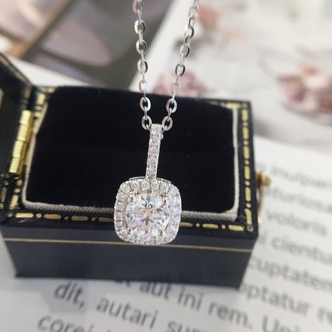 天然ダイヤモンドペンダント0.6ct　k18