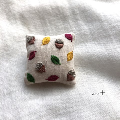 SALE☆小さな秋 刺繍クッションブローチ☆