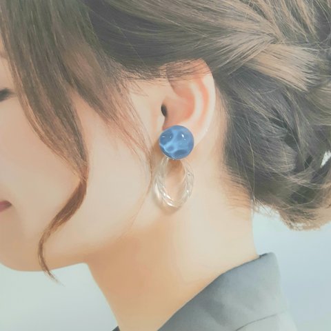 夏カラーのアクリルとリングの2wayイヤリング（ブルー）