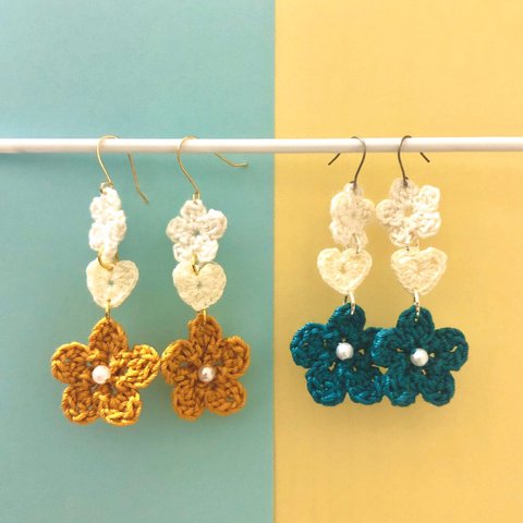 まごころのお花のニットピアス／イヤリング