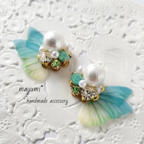 海色 蝶々 バタフライビジューピアス-fleshgreen×Butterfly bijou earrings-【エメラルドグリーン】