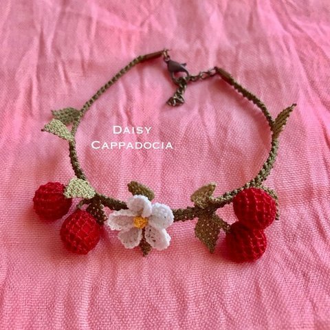 ボンボンとお花の刺繍ブレスレット