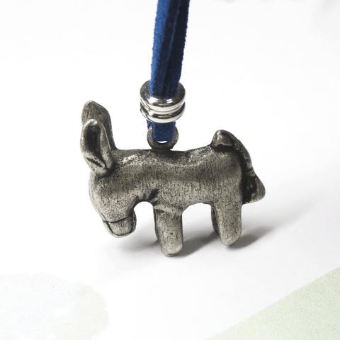 小さなロバのペンダント(紐）　Little Donkey Pendant (Antique Silver Color）