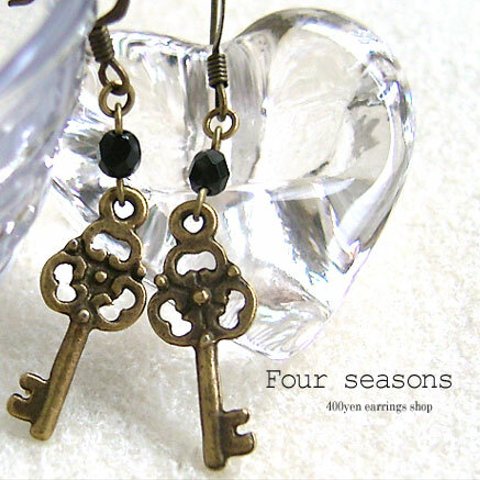 3ペア購入で1ペアおまけ＊450円ピアスAntique Key (Black)/224_3