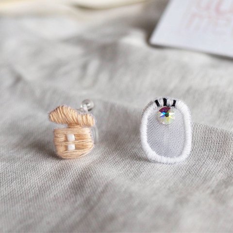 刺繍のアシンメトリーイヤリング-百聞は一見に如かず-