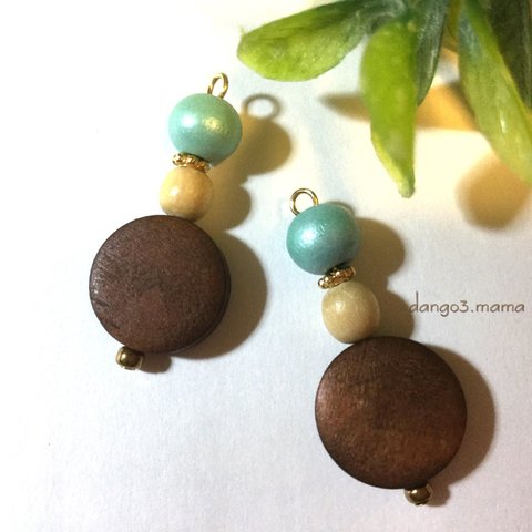 300円☆コインウッドビーズ☆グリーン☆ピアス/イヤリング