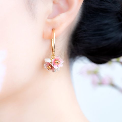 桜の花のブーケ　フープイヤリング(ピアス)