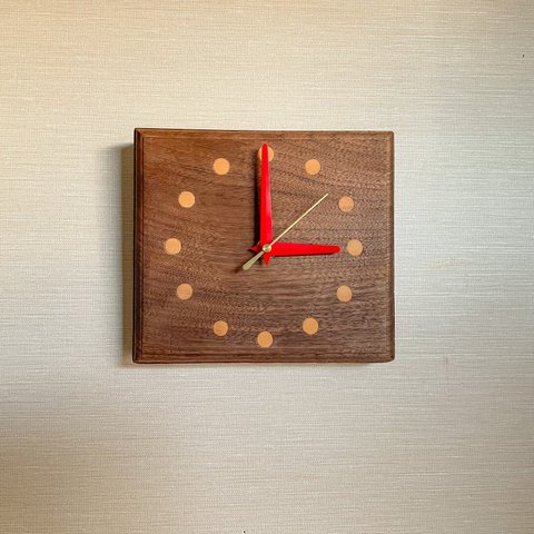 シンプルな木製時計(ウォールナット)