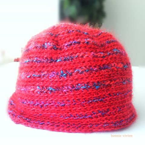 赤い毛糸の帽子