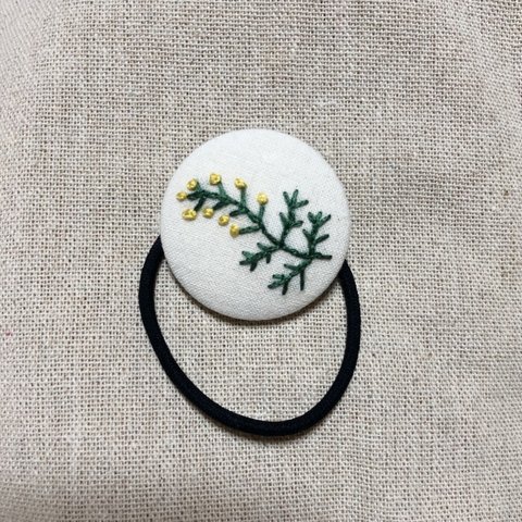 ミモザ　刺繍ヘアゴム