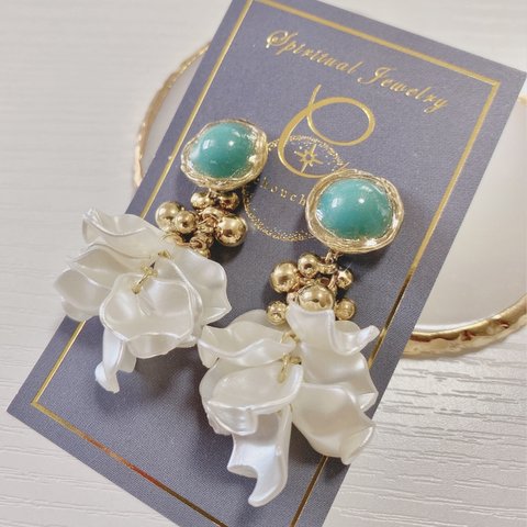 秋冬✨パールホワイト 花びらピアス